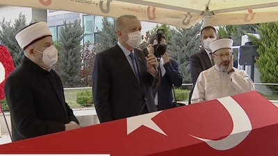 İsmet Uçma'nın cenazesinde selamlaştılar