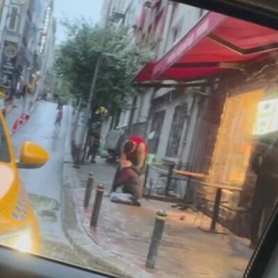 Amerikalı turist otel çalışanını sokak ortasında dövdü