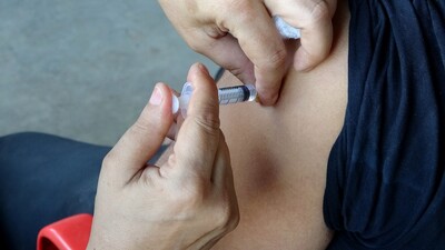 Aşısız gençlere çağrı! "Çok ağır geçirebilirsiniz"