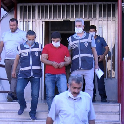 Çocukluk arkadaşını uyurken öldürdü