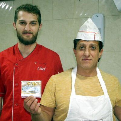 200 bin lirayı çöpe attı, oğlunun dikkati parayı kurtardı