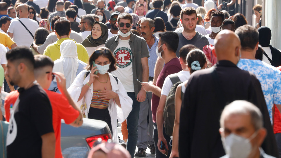 Bilim Kurulu üyesi Akın: Aşı olmayan 18-35 yaş grubu enfekte oluyor