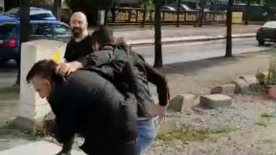 Ortaklar tekme tokat kavga etti