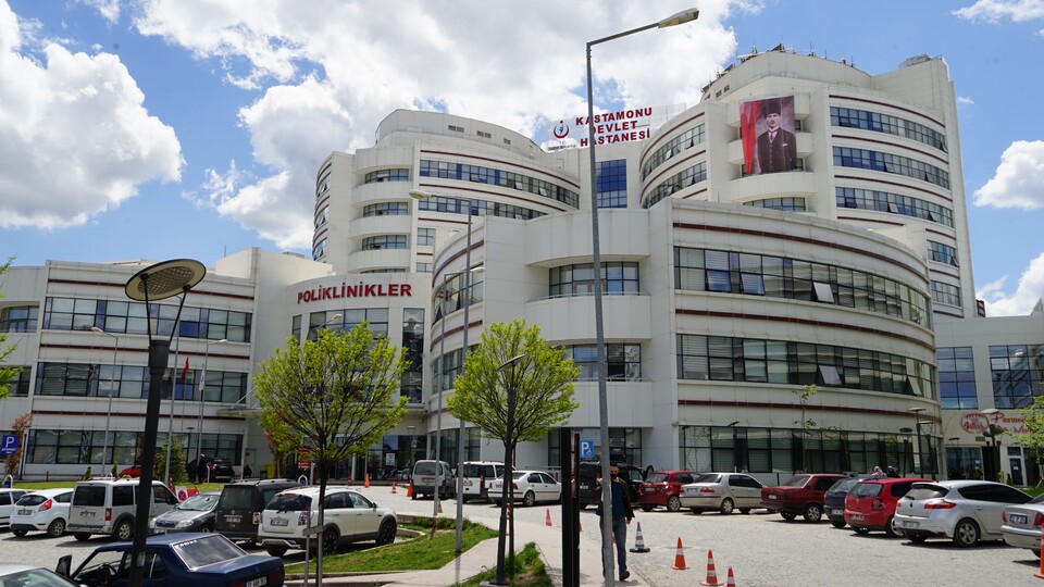 Polis servisi kaza yaptı: 12 polis yaralı!