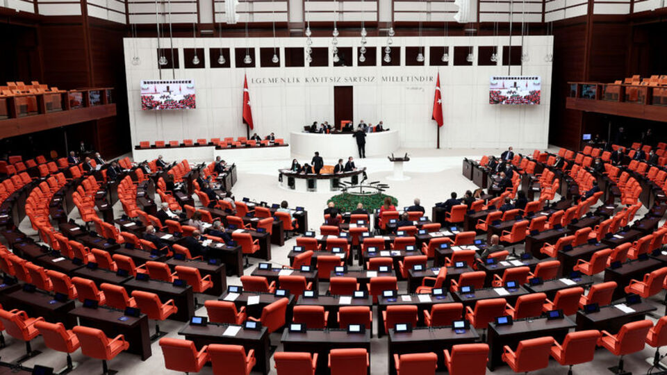 Vergi kanunları düzenlemesi Meclis'te kabul edildi