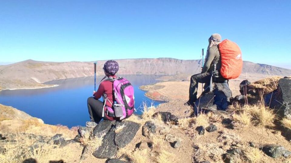 Kamp kurup telefonlarla görüntülediler