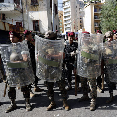 Beyrut'ta protestoculara ateş açıldı!