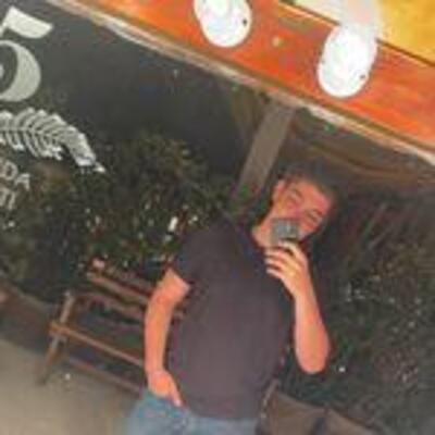 Annesine şiddet uygulayan babasını öldürdü!