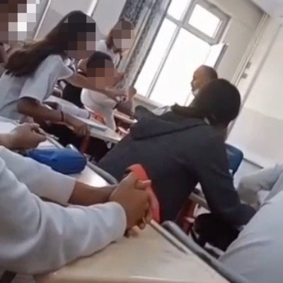 Öğretmenden ders ortasında gürültü dayağı!
