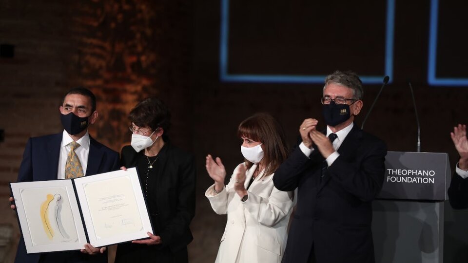 Komşudan Türeci ve Şahin'e "İmparatoriçe Theophano" ödülü