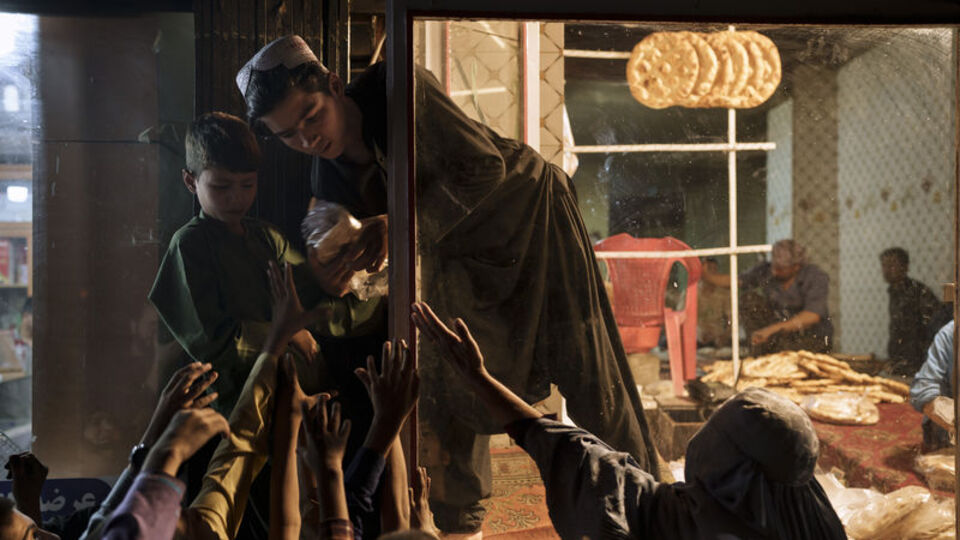 Afganistan'daki çocuklar açlıkla karşı karşıya!