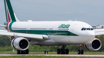 Alitalia son uçuşuyla faaliyetlerini noktaladı