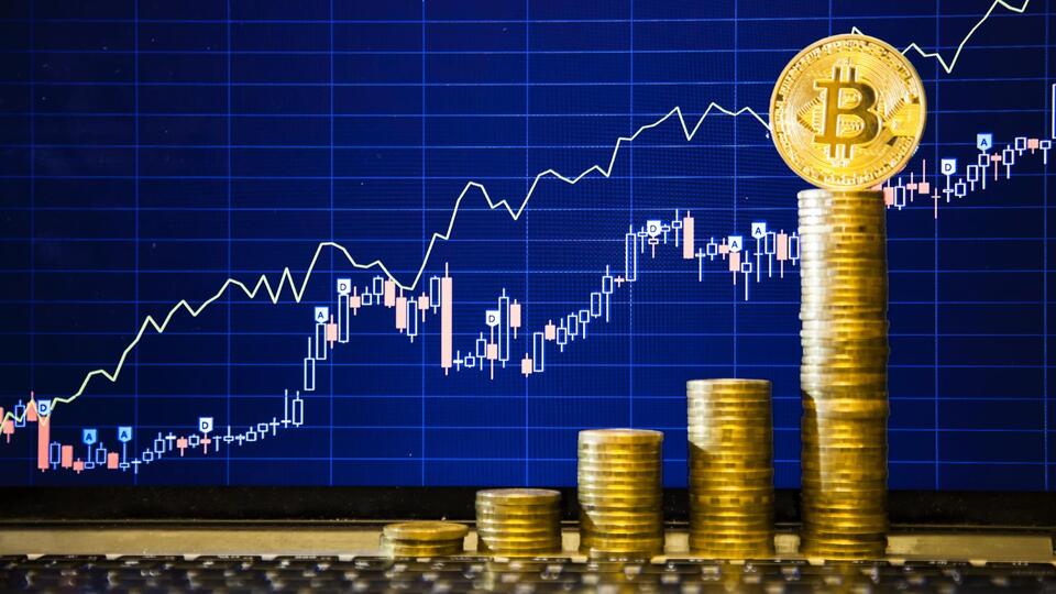 Bitcoin sabaha karşı sert yükseldi
