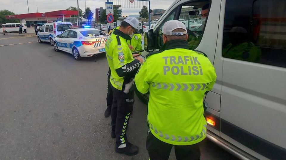 Servisçilerin 'ikiz plaka' oyunu polise takıldı