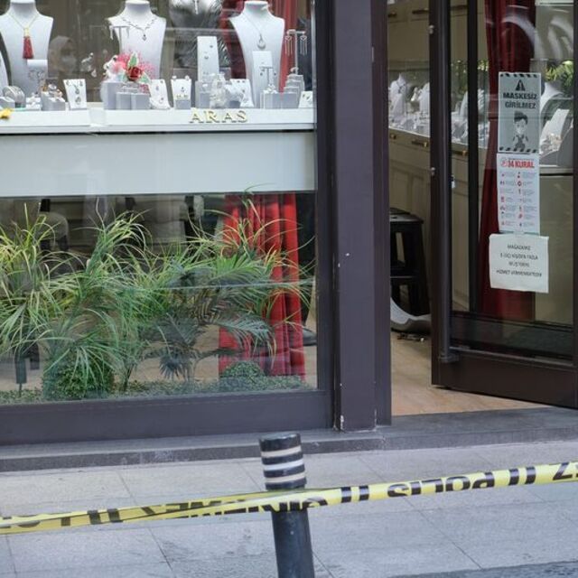 20 milyon TL'lik mücevheri sifona saklamışlar