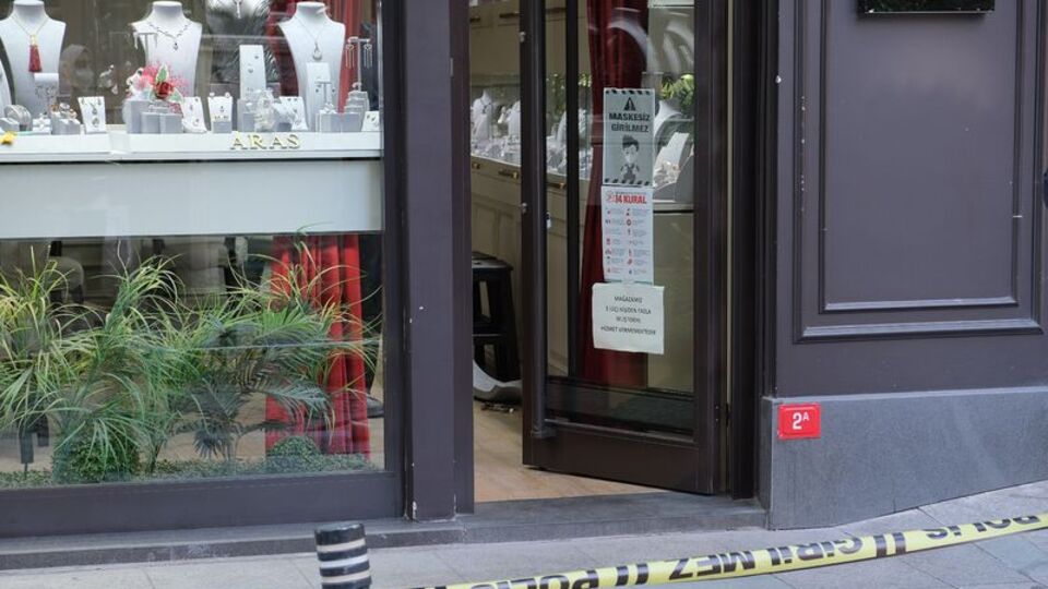 20 milyon TL'lik mücevheri sifona saklamışlar