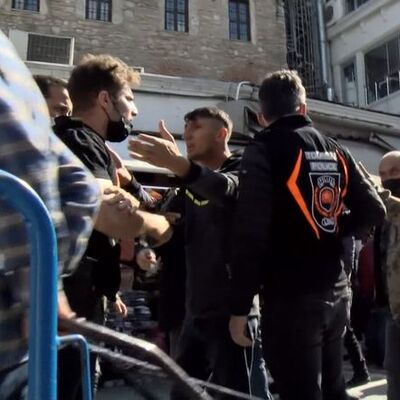 Sahte parfümcüler gazetecilere saldırdı