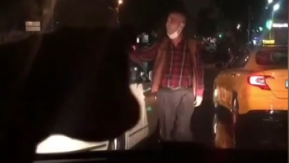 Taksici yol kesip kâbusu yaşattı!