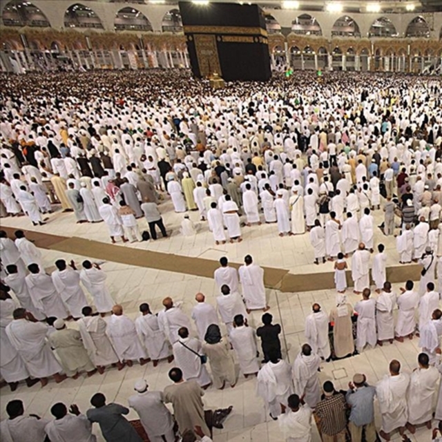 Mescid-i Haram'da sosyal mesafesiz ilk namaz