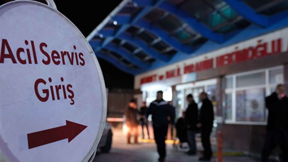 Konya'da minibüs ağaca çarptı: 7 yaralı