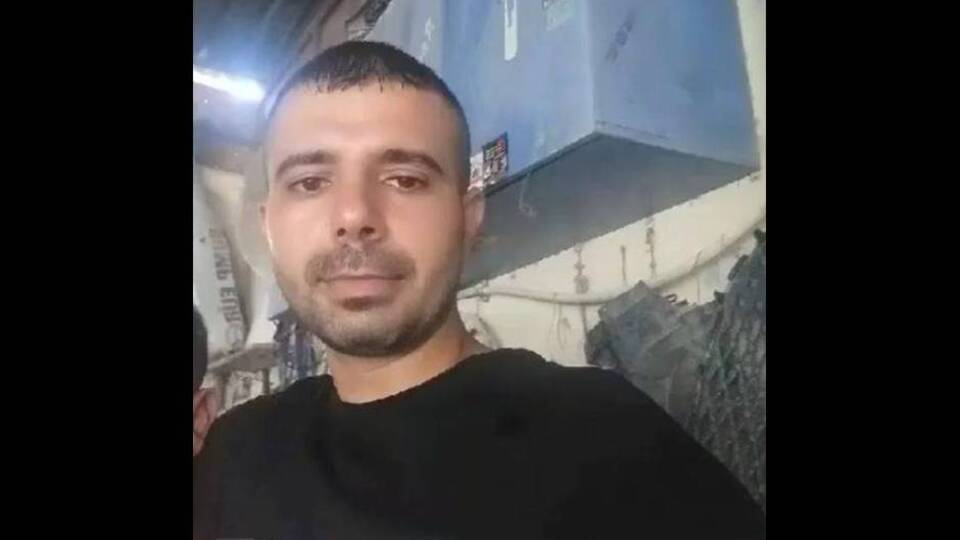 Ailesi odasında başından vurulmuş halde buldu