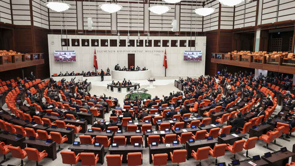 6 parti seçim kanunu ve siyasi partiler yasasını görüşecek