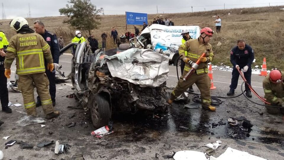 Bandırma'da feci kaza: 2 ölü