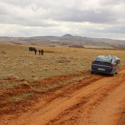 Toprağa gömülü ceset parçaları bulundu