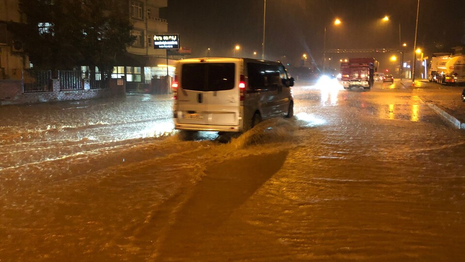 Rize'yi şiddetli sağanak vurdu