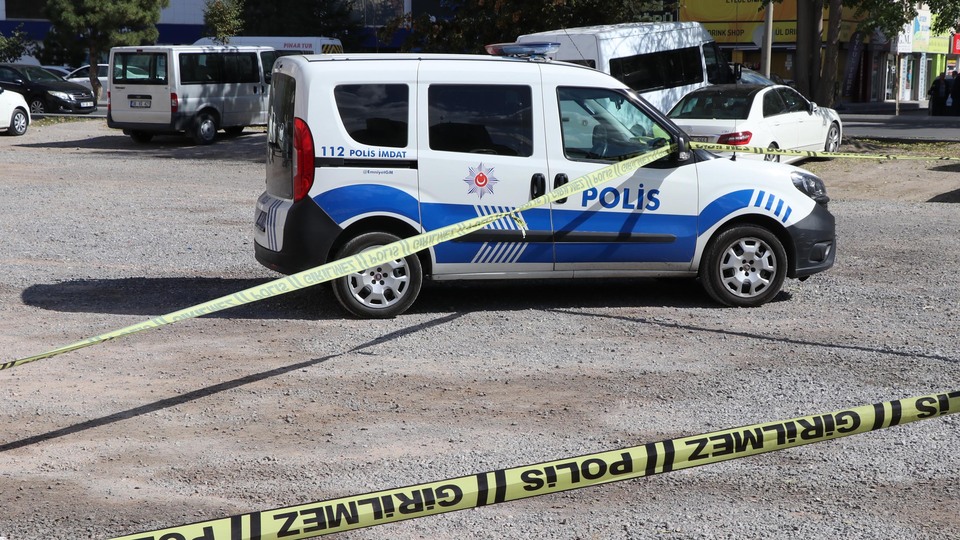 Eski belediye başkanı husumetlisini vurdu!