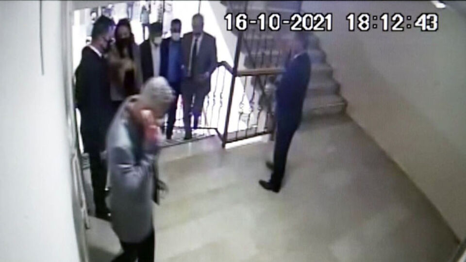 Davutoğlu'nun asansör kazası kamerada
