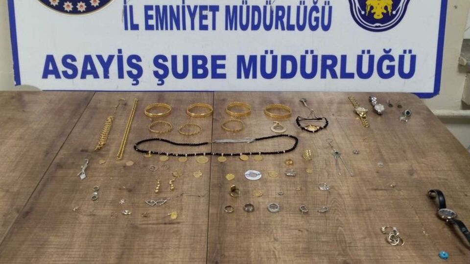 Ankara'da çaldıkları altınlarla Kayseri'de yakalandılar