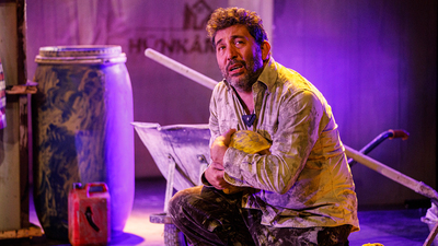 Emre Kınay'dan yeni oyun: 'Irgat'