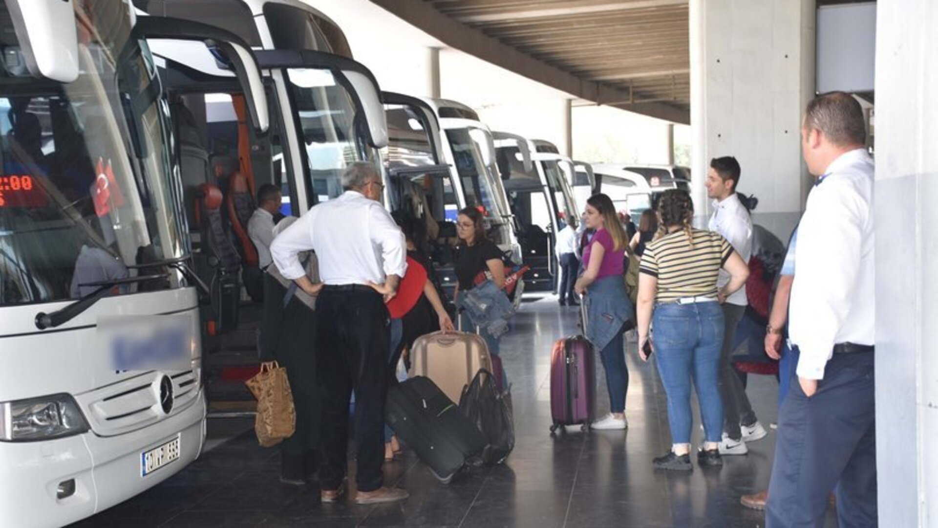 Rüyada otobüs görmek ne anlama gelir? Rüyada otobüse binmek, otobüs