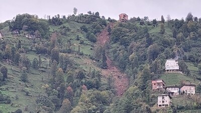 Heyelan çay bahçesini sürükledi!
