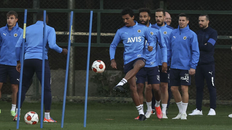 Fenerbahçe, Royal Antwerp maçına hazır