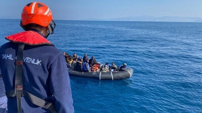 İzmir açıklarında 25 düzensiz göçmen kurtarıldı