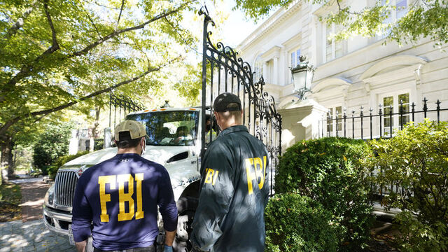 FBI, Putin'e yakın Rus iş insanının evini bastı