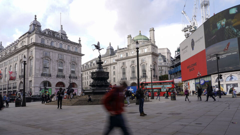 İngiltere'de kışın günlük vaka sayısı 100 bini bulabilir!