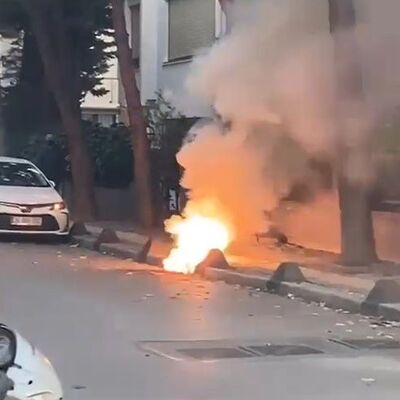 Bakırköy'de yeraltı kabloları alev alev yandı