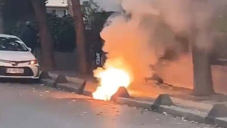 Bakırköy'de yeraltı kabloları alev alev yandı