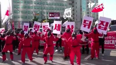 Güney Koreli işçilerden Squid Game kostümlü protesto!