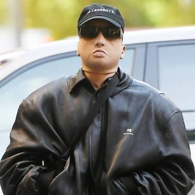 Tanınmamak için maske taktı