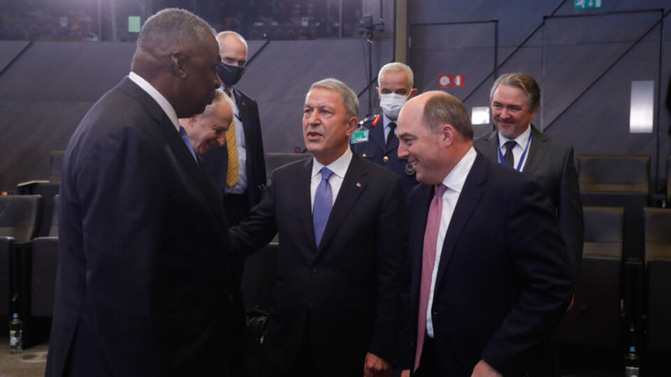 Akar'dan NATO Zirvesi'nde kritik görüşmeler