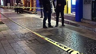 Evinde 13 bıçak darbesiyle ölü bulundu