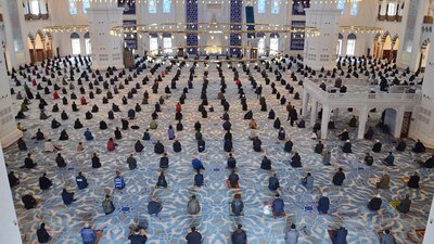 Bursa Cuma namazı saati kaçta?