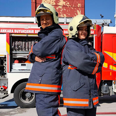 İtfaiyeci baba-kız birlikte görev yapıyor