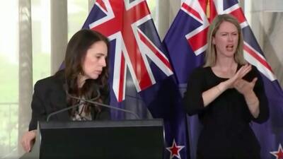 Ardern basın toplantısında depreme yakalandı!