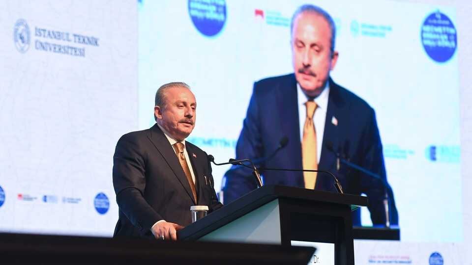 Şentop, Erbakan'ı anma programına katıldı