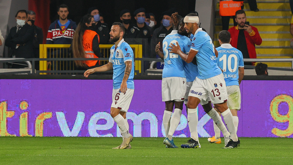 Liderliği bırakmadı